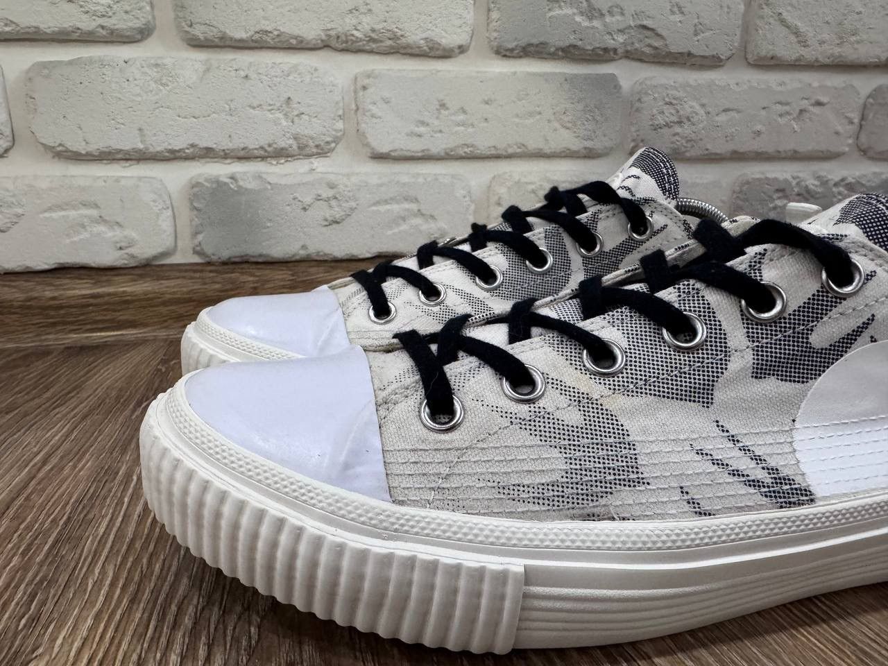 McQ Alexander McQueen McQ Alexander McQueen Men Swallow Plimsoll Sneakers Shoes Size US 10 / EU 43 - 8 Thumbnail