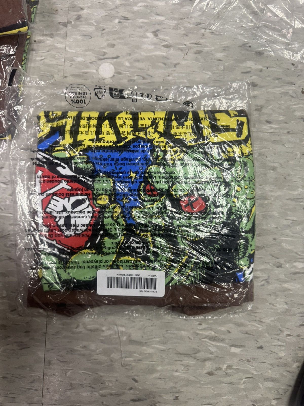 Supreme Supreme Fucking BlowOut Medium Size US M / EU 48-50 / 2 - 2 Thumbnail