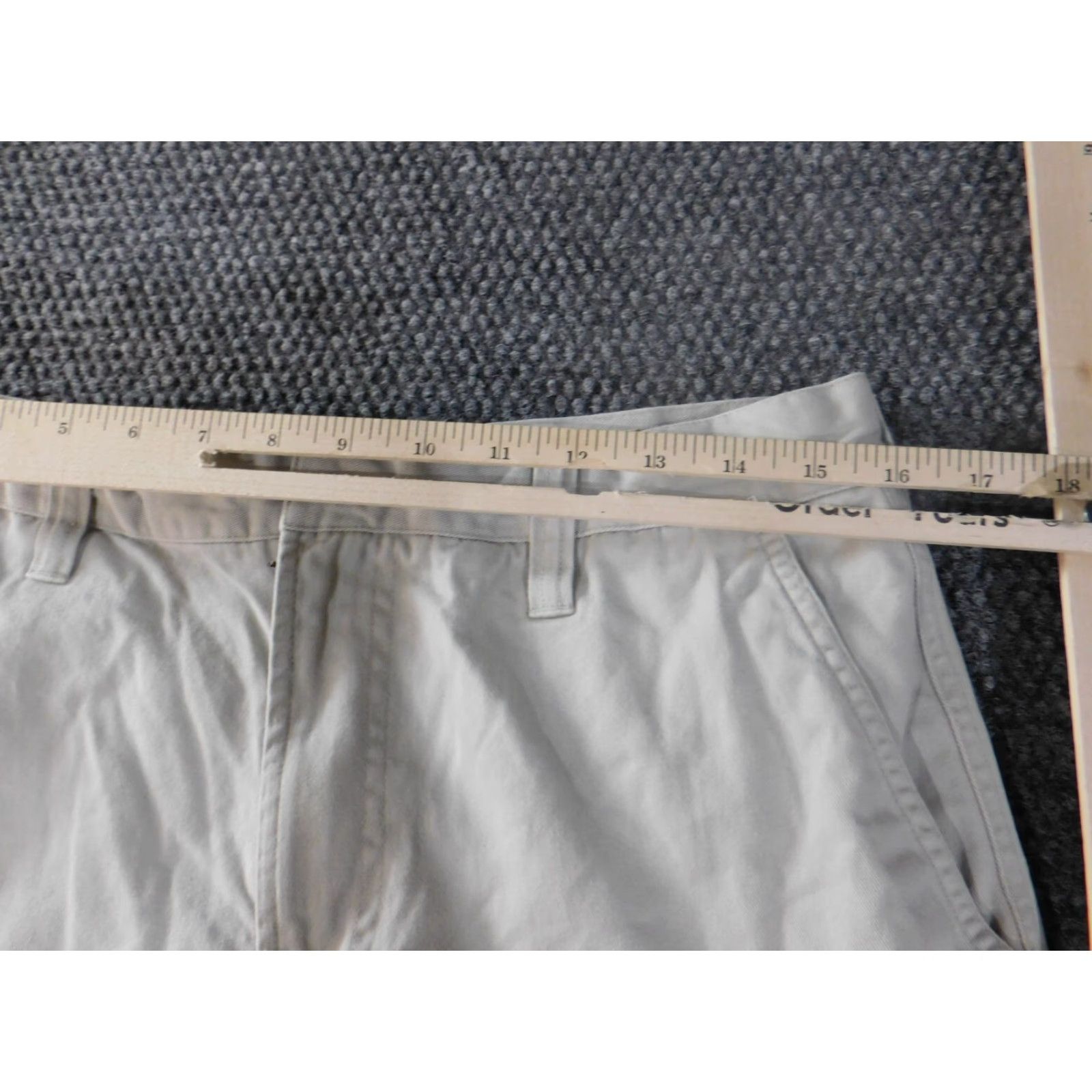 Izod IZOD Pants 32x29 Beige Straight Chino Casual Men's Regular 32in Inseam American Pattern Solid Front Flat Front Button Pockets Vintage No Size US 32 / EU 48 - 5 Thumbnail