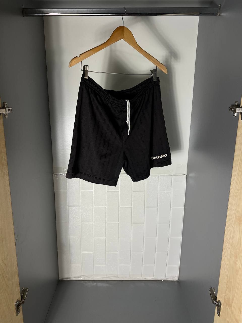 Umbro VINTAGE UMBRO ENGLAND RETRO SOCCER SHORTS MANCHESTER Y2K 90s Size US M / EU 48-50 / 2 - 4 Thumbnail