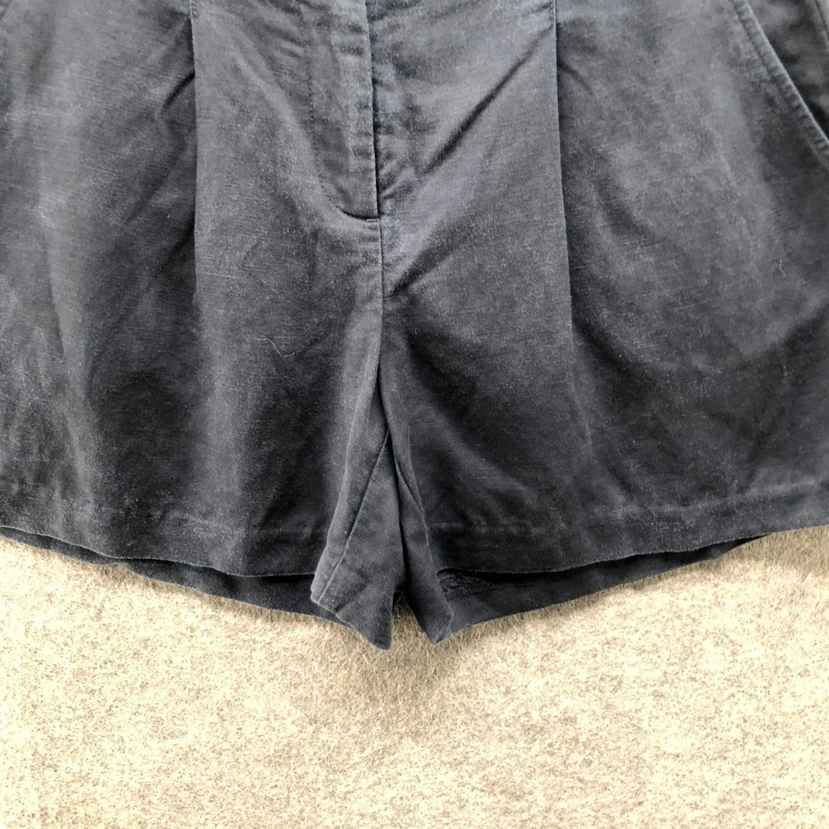 J.McLaughlin J.McLaughlin Linen Blend Shorts Womens 8 Black Pleated Front High Rise Chino Relaxed Pocket breathable Lightweight Front Type: Pleated Size 30" / US 8 / IT 44 - 4 Thumbnail