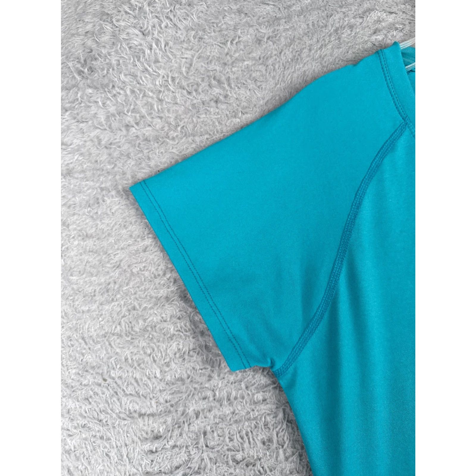 The North Face The North Face T-Shirt Womens Large Blue Short Sleeve V-Neck 100% Polyester READ Size L / US 10 / IT 46 - 3 Thumbnail