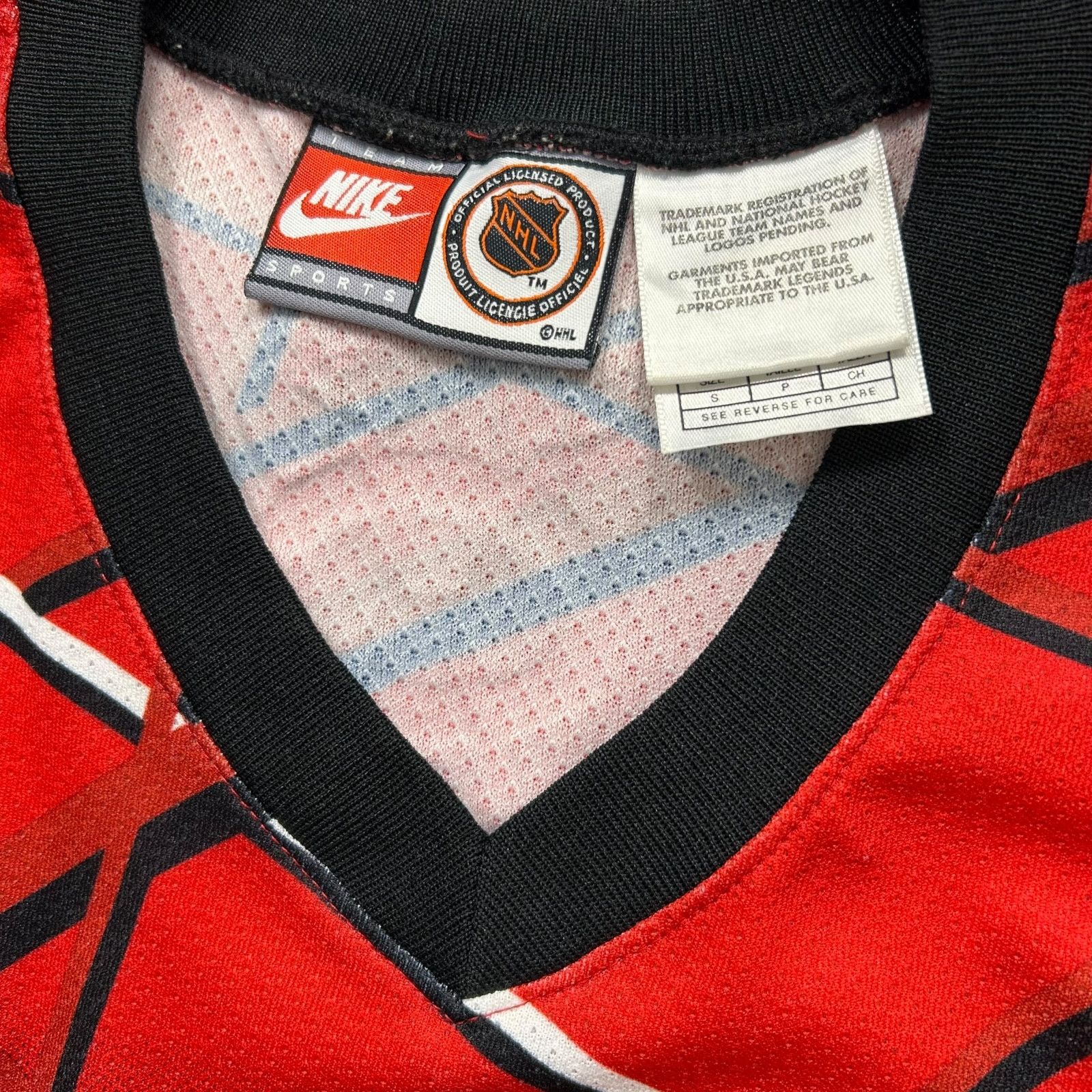 NHL VTG 90s 00s CHICAGO BLACKHAWKS NIKE AOP HOCKEY JERSEY SIZE S Size US S / EU 44-46 / 1 - 6 Thumbnail
