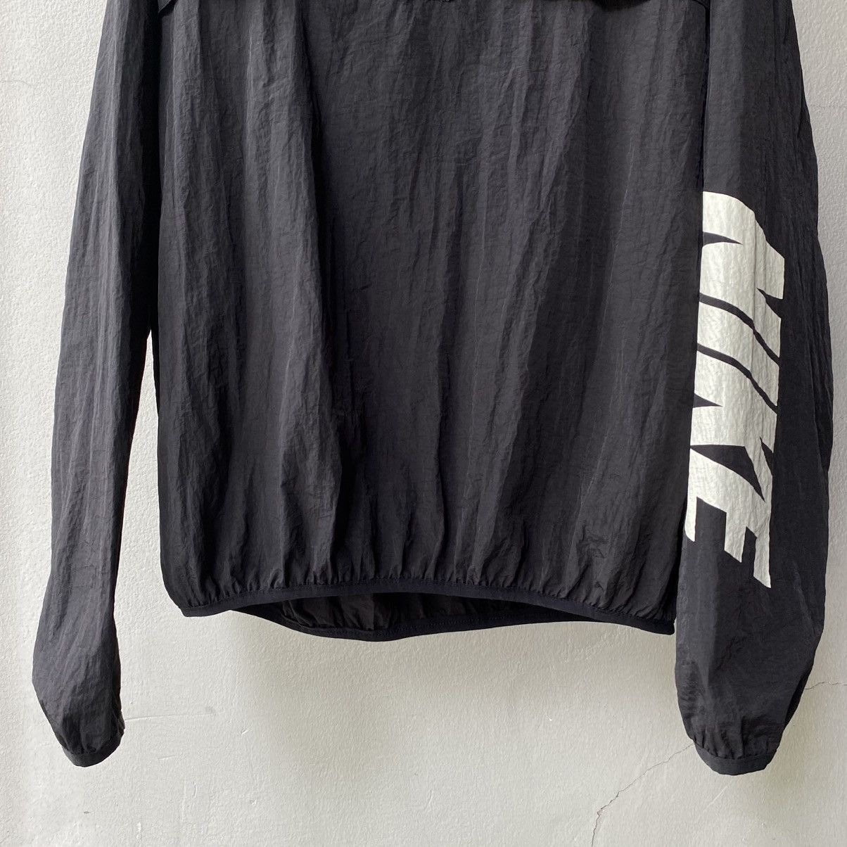 Nike Nike Black Windbreaker with Bold Back Print Size US M / EU 48-50 / 2 - 4 Thumbnail