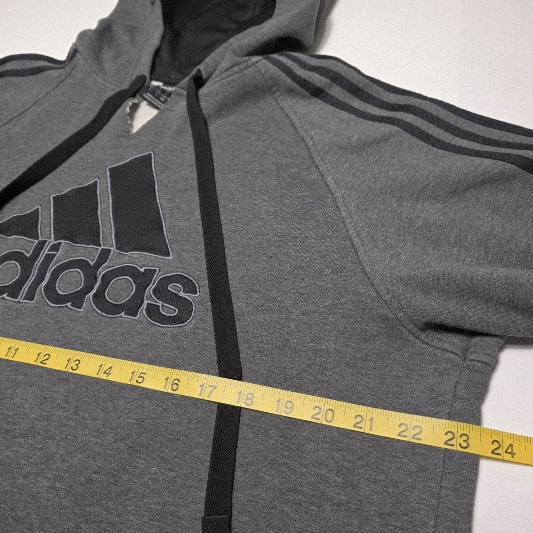 Adidas VINTAGE Adidas 3 Stripes Gray Hoodie Sweatshirt Mens Size L Medium Heavyweight Knit Cotton Polyester Embroidered Logo 90s Decade Y2k Size US L / EU 52-54 / 3 - 6 Thumbnail