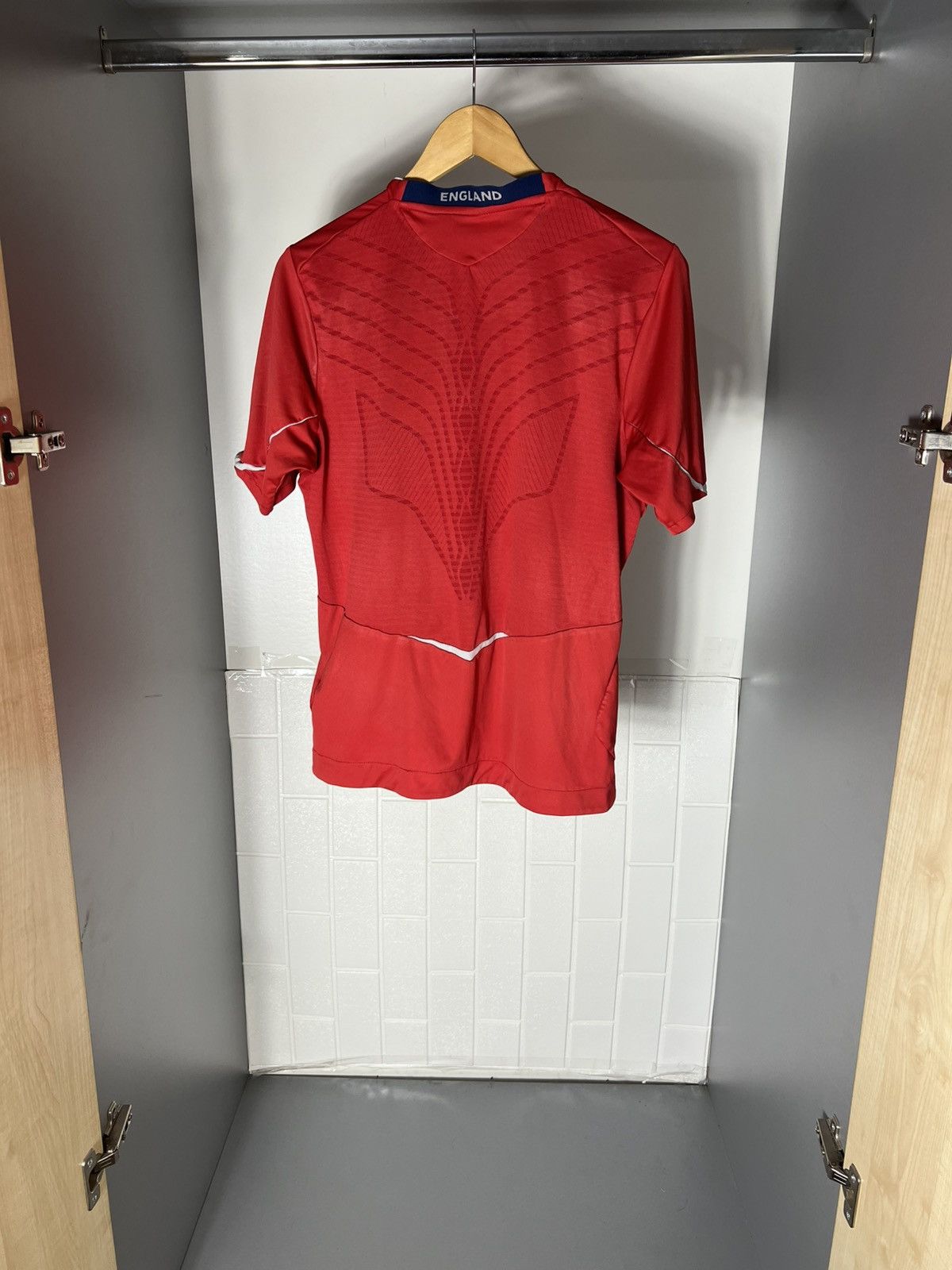 Umbro VINTAGE UMBRO ENGLAND RETRO SOCCER JERSEY MANCHESTER Y2K 90s Size US S / EU 44-46 / 1 - 11 Thumbnail