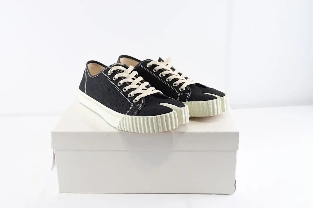 Pre-owned Maison Margiela O1rshd10524 Tabi Toe Low Top Sneakers In White/black