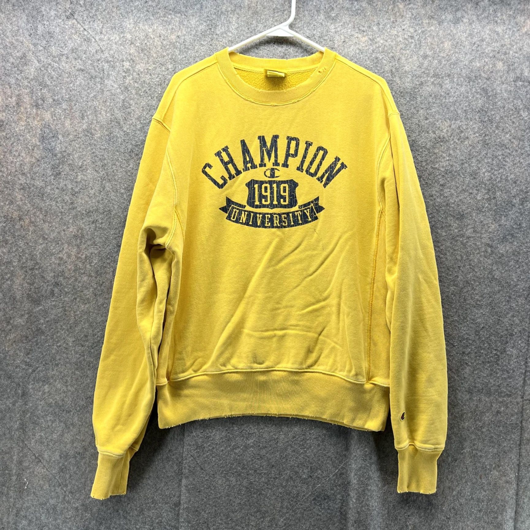 Champion VINTAGE Champion Sweater Mens Medium Adult Yellow Crewneck Pullover 1919 Cotton Size US M / EU 48-50 / 2 - 2 Thumbnail