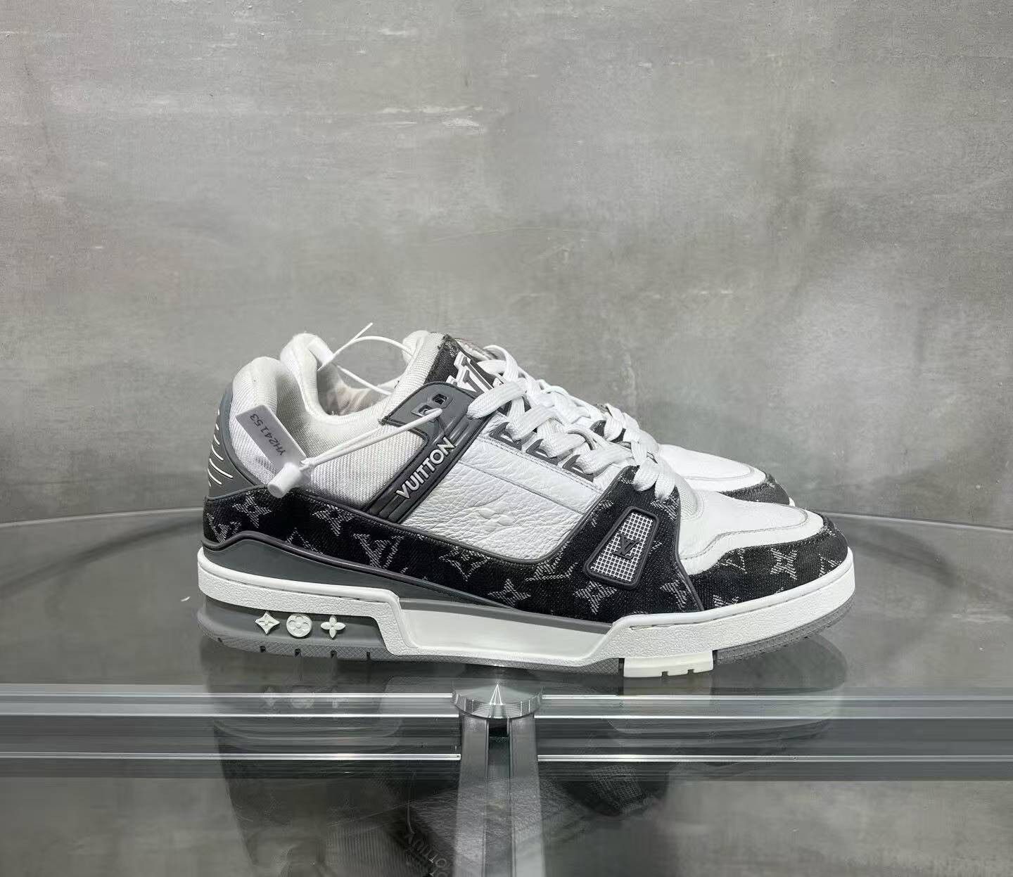 Louis Vuitton Louis Vuitton Training Denim White Lowtop Sneakers 8.5 Men Size US 8.5 / EU 41-42 - 7 Thumbnail