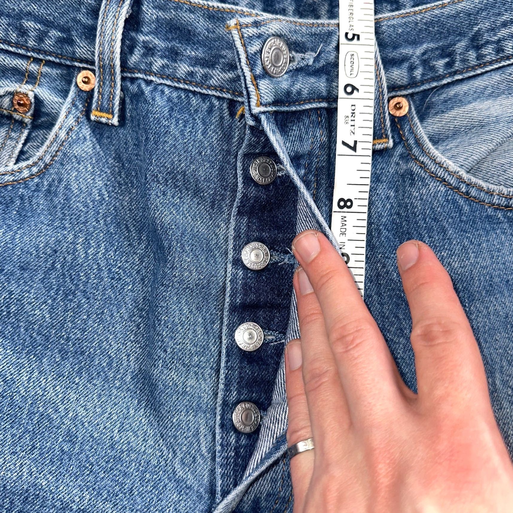 Levi's VINTAGE Levi's 501 Jeans Men 34x30 Blue Light Wash 90s USA Straight Classic 34 Regular Denim Cotton Button Rise Mid (10-12 in) Size US 34 / EU 50 - 7 Thumbnail