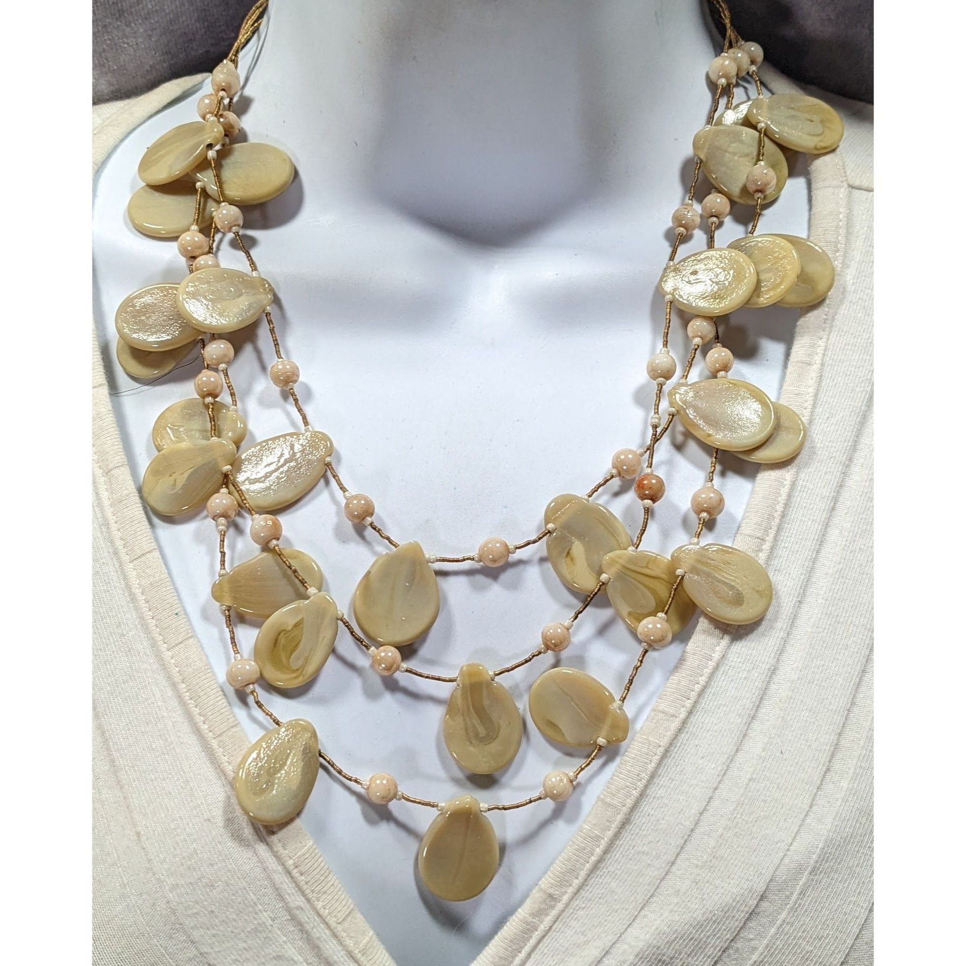 Other Vintage Beige Glass Flat Teardrop Layered Necklace Size ONE SIZE - 2 Thumbnail