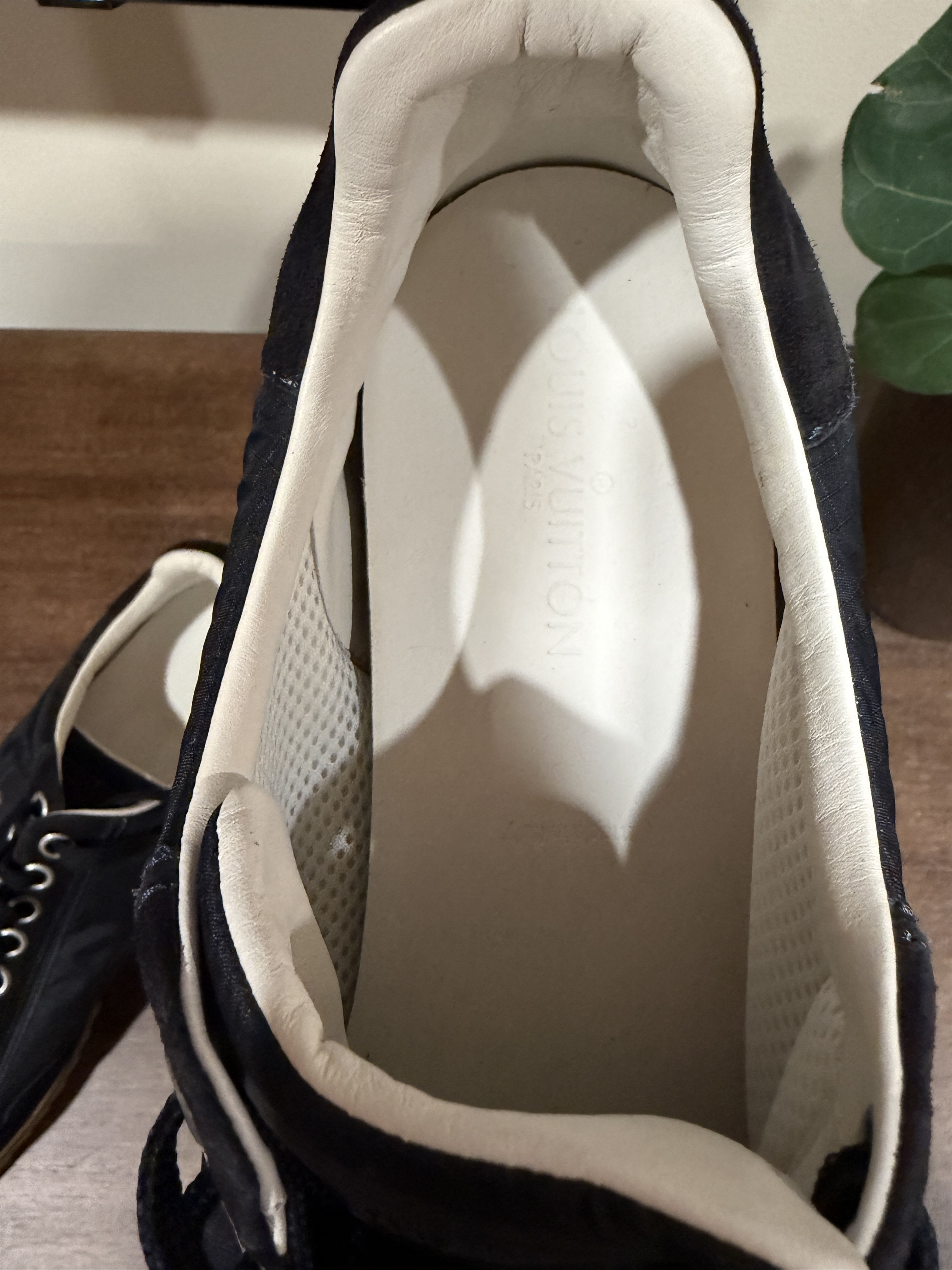 Louis Vuitton Low Top Blue Trainer In Size LV10