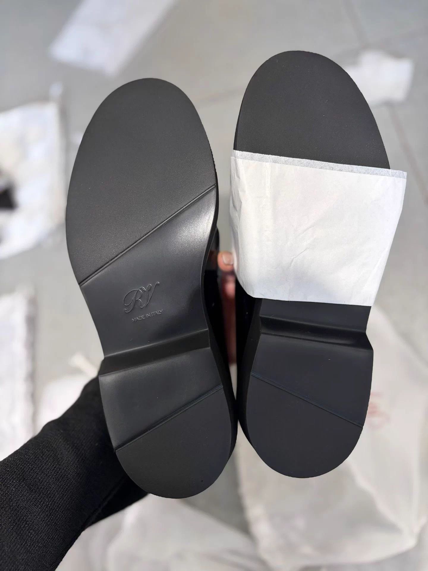 Roger Vivier Roger Vivier Classic Black Patent Leather Loafer EUR 37.5 Size US 7 / IT 37 - 5 Thumbnail
