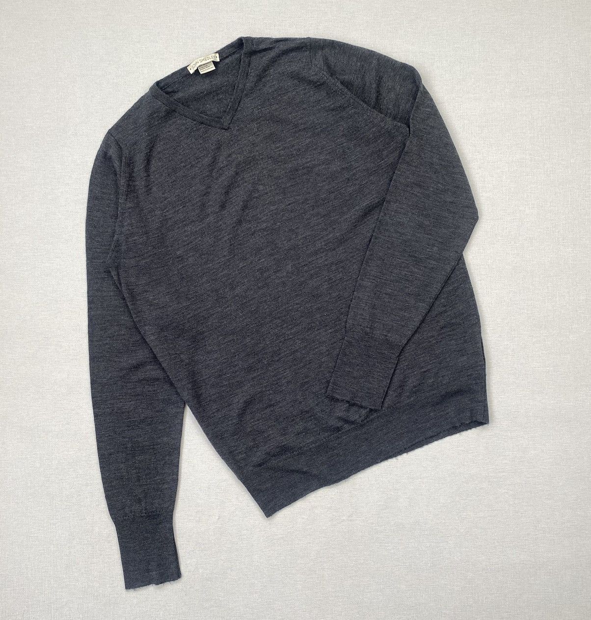 John Smedley Men’s John Smedley Wool V-Neck Sweater size L Size US L / EU 52-54 / 3 - 1 Thumbnail