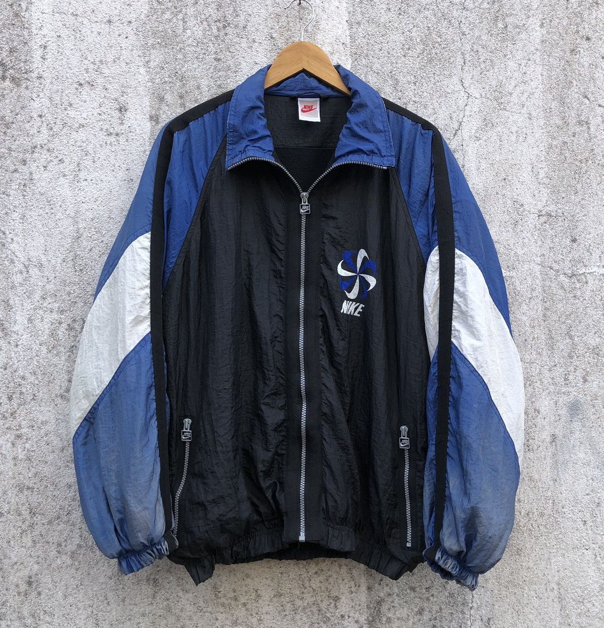 Vintage Vintage 80-90s Nike Pinwheel Big Logo Windbreaker Jacket Size US XL / EU 56 / 4 - 2 Thumbnail