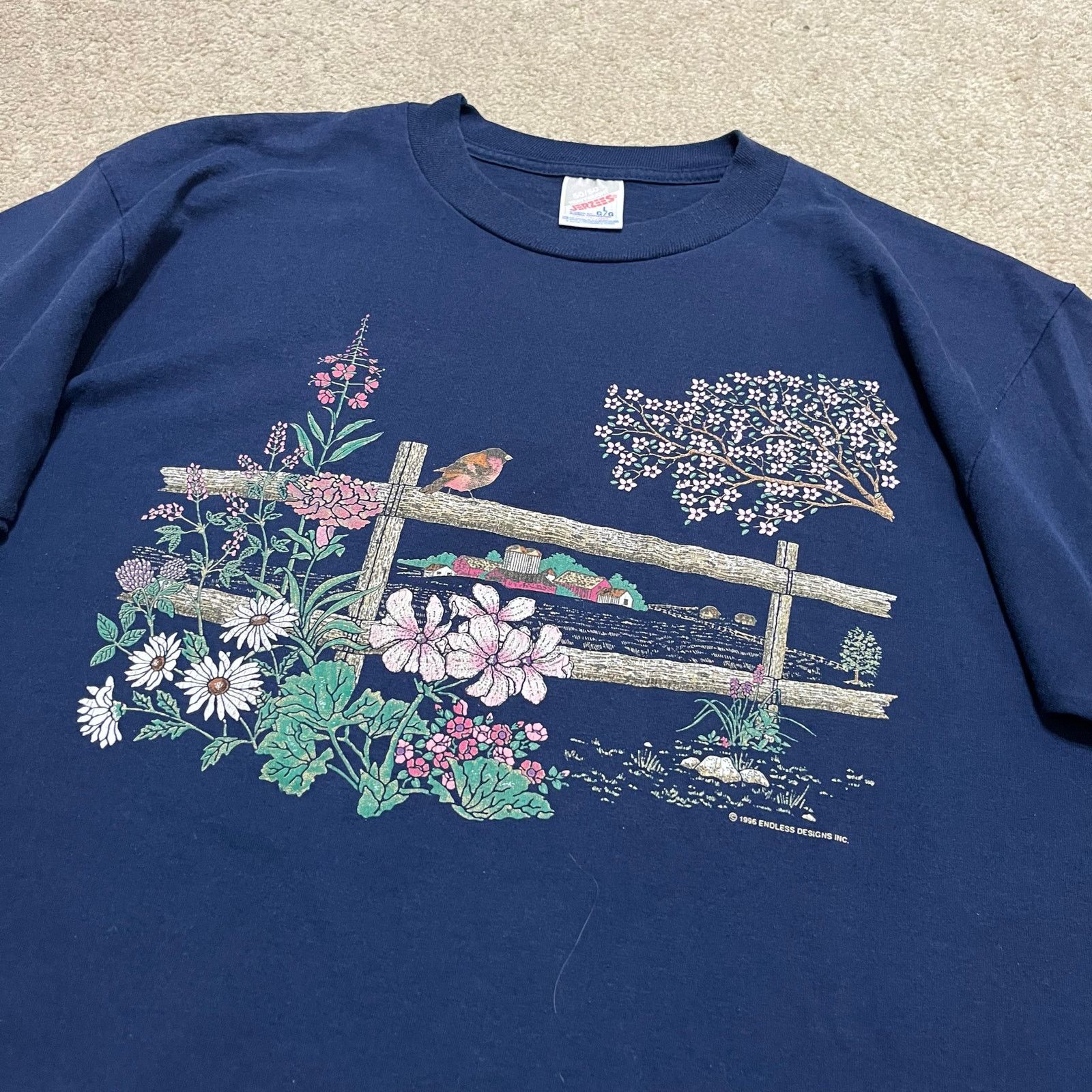 Jerzees 1996 Bird on a Fence Garden and Trees Nature Navy Shirt Lrg Size US L / EU 52-54 / 3 - 3 Thumbnail