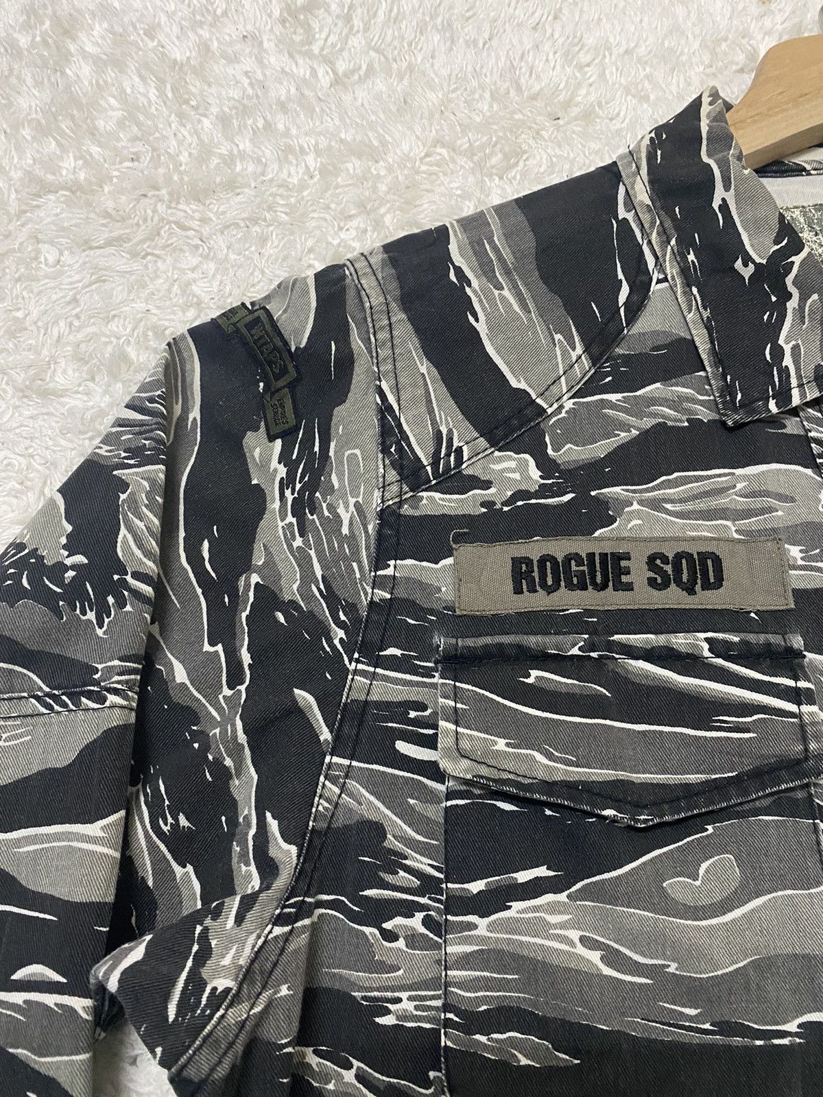 Wtaps MILITARY SPEC TIGER STRIPE CAMOUFLAGE WTAPS BUTTON UP SHIRT Size US L / EU 52-54 / 3 - 3 Thumbnail