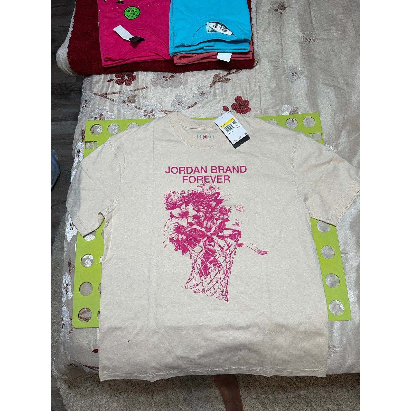 Nike *NWT* NIKE Woman’s Oversized T-shirt (pink/beige) - Small Size S / US 4 / IT 40 - 2 Thumbnail