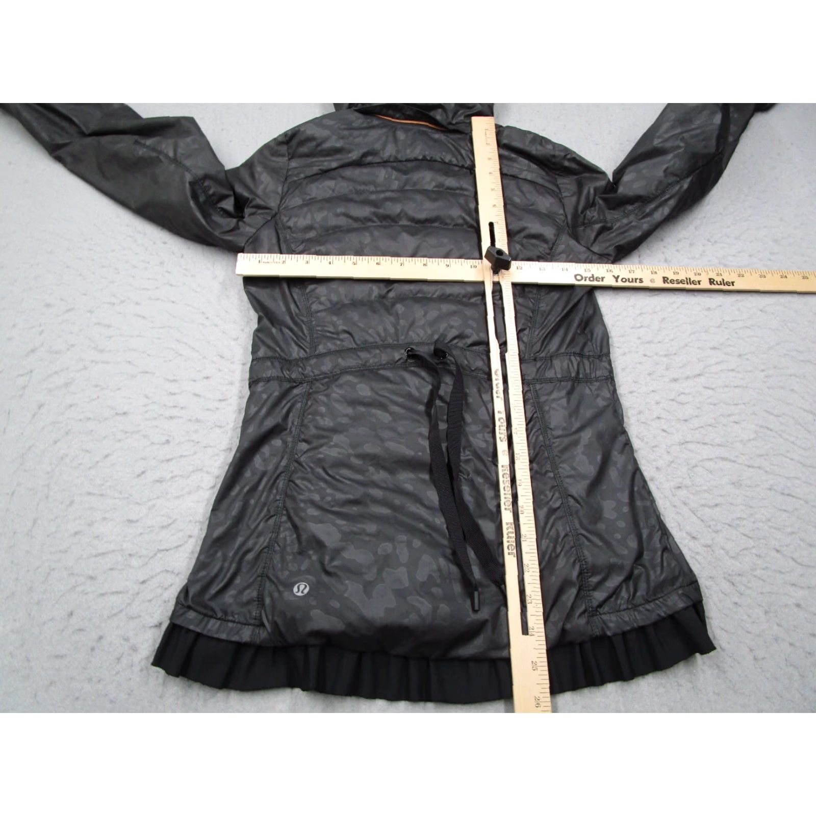 Lululemon Lululemon Jacket Women 4 Black Spring Fling Puffy Down Removable Hood Zip Pockets Animal Print Logo Ruffle Short Jacket Size S / US 4 / IT 40 - 5 Thumbnail