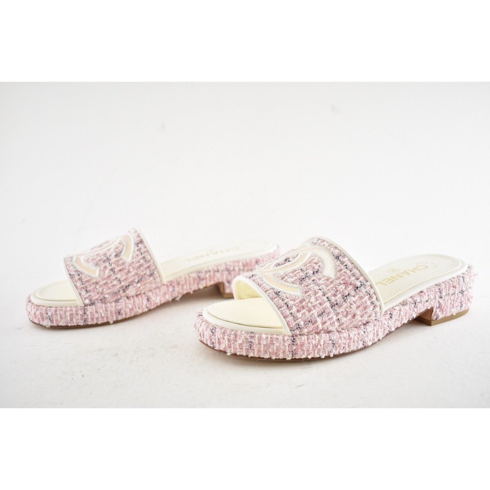 Chanel Chanel 20P Pink White Tweed Mesh CC Logo Slide Slip On Size US 6 / IT 36 - 12 Thumbnail