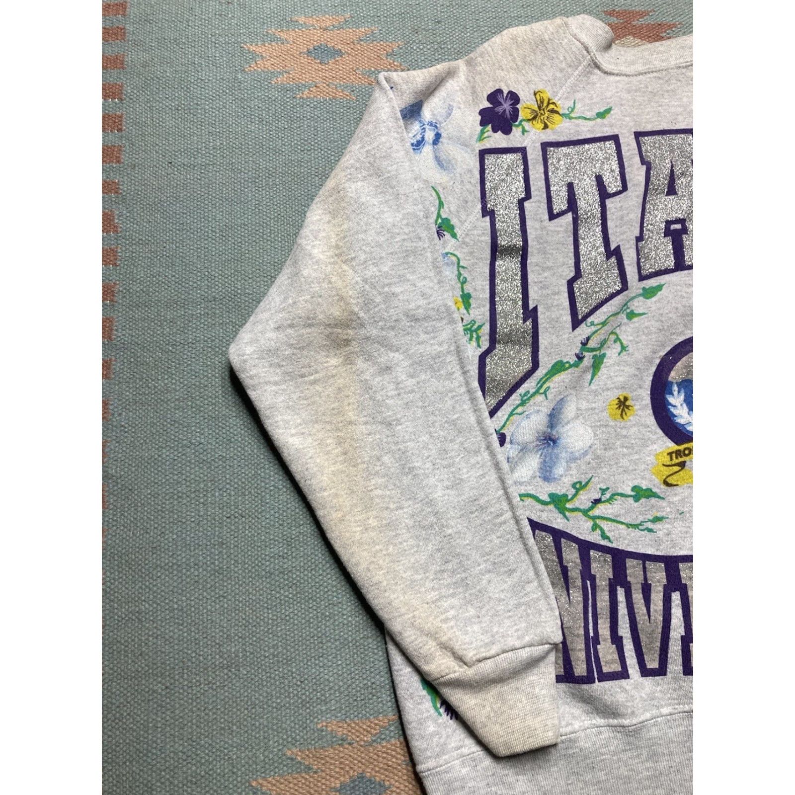 Vintage VINTAGE 80s Sweatshirt Italy Universita Glitter Flowers Cute Gray M Shirt Mens Size US M / EU 48-50 / 2 - 3 Thumbnail