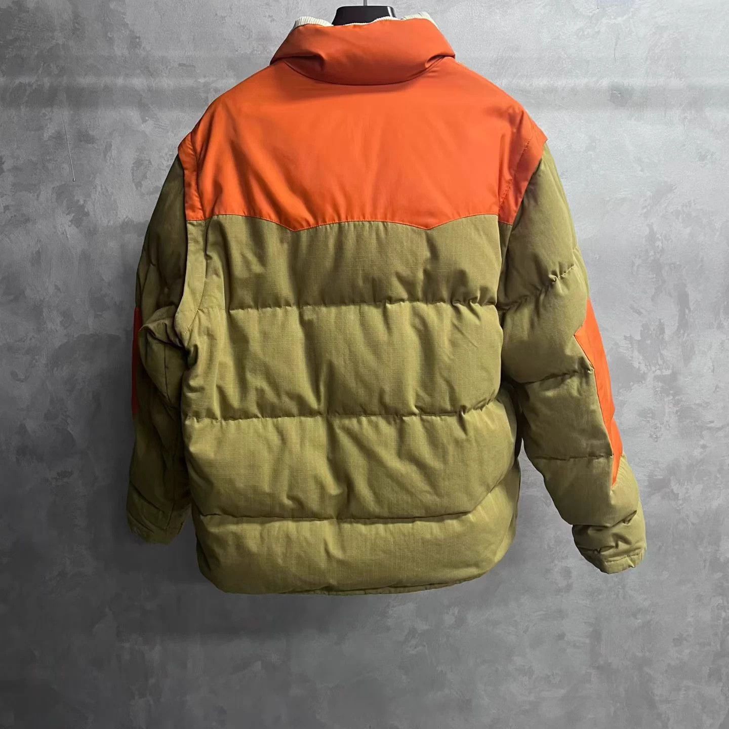Gucci Gucci Colorblocked Logo Patch Detach Sleeves Puffer Size US S / EU 44-46 / 1 - 2 Thumbnail