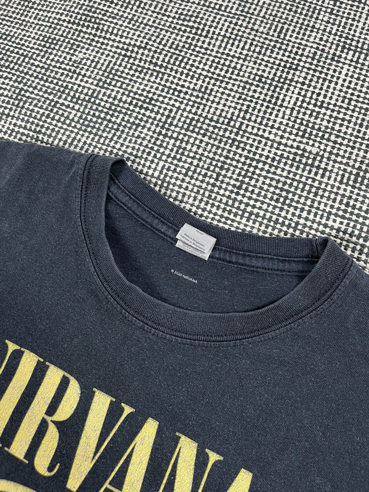 Band Tees × Nirvana Faded nirvana flower sniffin distressed band tee Size US L / EU 52-54 / 3 - 3 Thumbnail