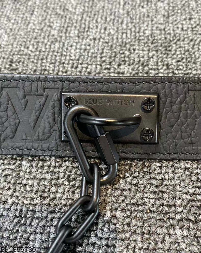 Louis Vuitton Louis Vuitton Black matte embossed logo chain belt Size ONE SIZE - 3 Thumbnail