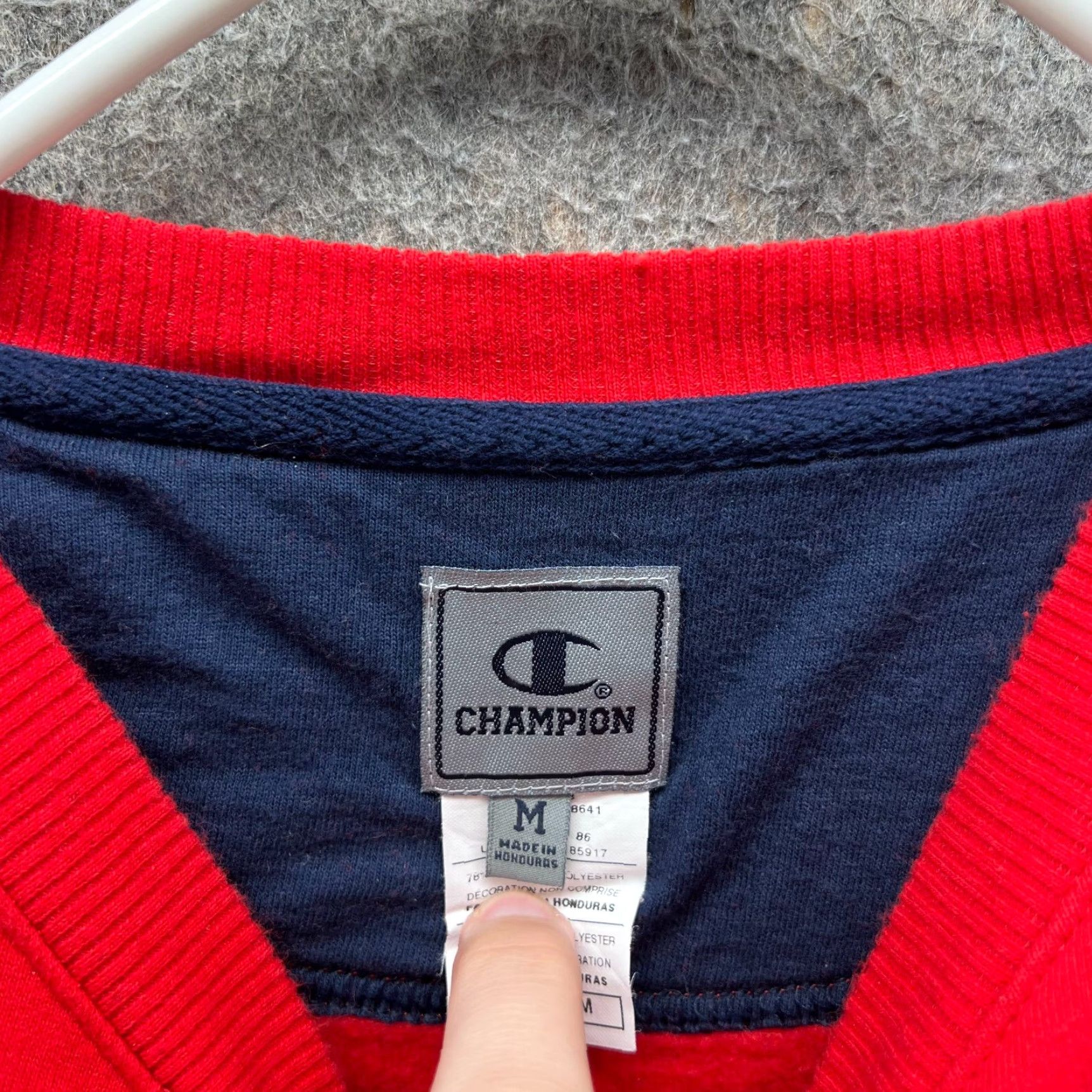 Champion VINTAGE Champion Sweater Mens Medium Red Crewneck Pullover Cotton Fleece Logo 90s Size US M / EU 48-50 / 2 - 7 Thumbnail
