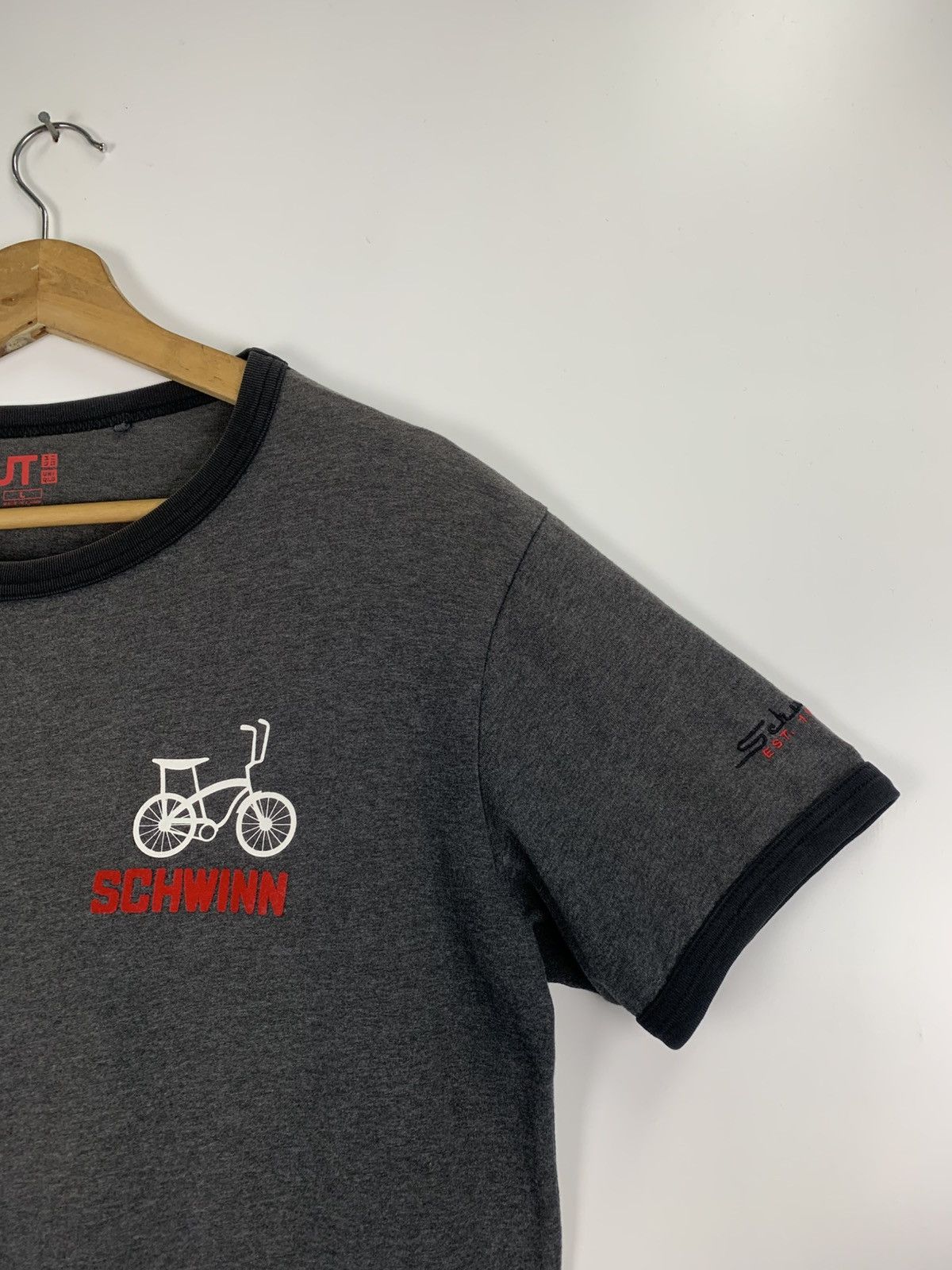 Uniqlo Chwinn Uniqlo T-Shirt Size US L / EU 52-54 / 3 - 7 Thumbnail