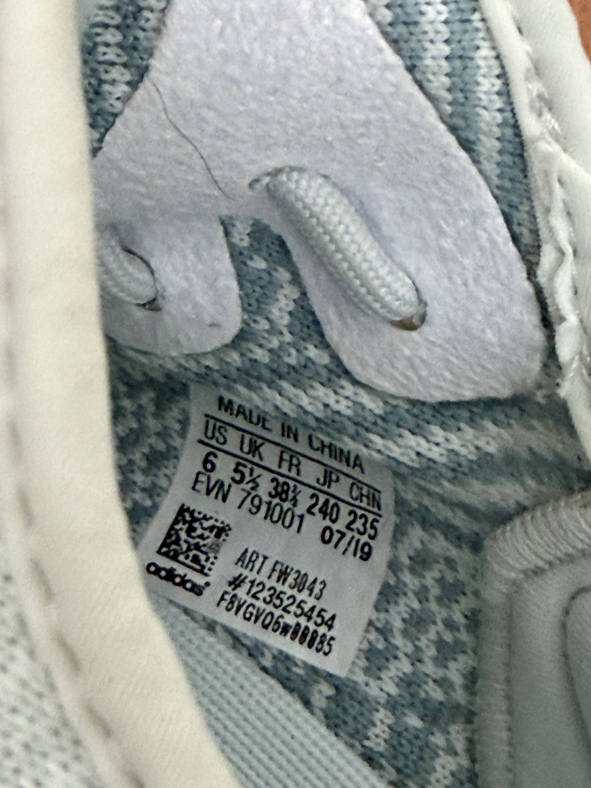 Yeezy Yeezy Boost 350 V2 Cloud White Size US 6 / EU 39 - 6 Thumbnail