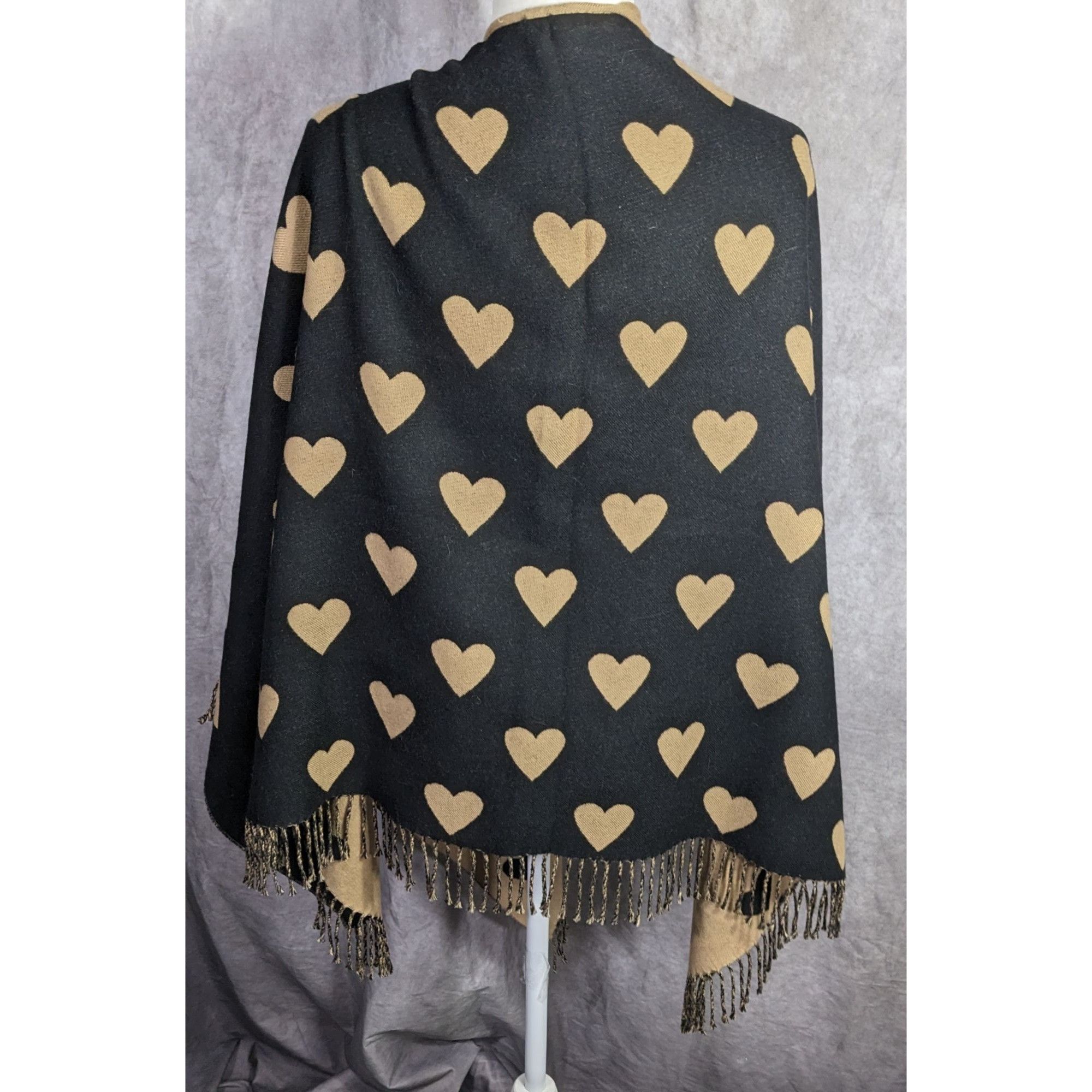 Other Heart Pattern Reversible Black & Tan Open Poncho Wrap With F Size ONE SIZE - 8 Thumbnail