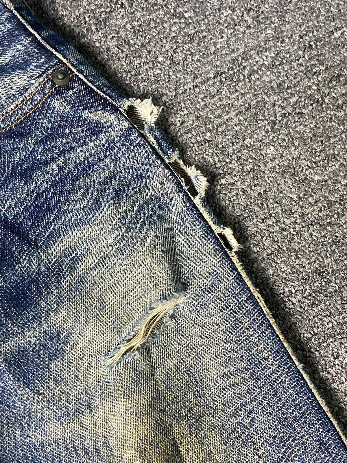 Levi's Levis Strauss Co. Distressed Ripped Jeans (154) Size US 28 / EU 44 - 11 Thumbnail