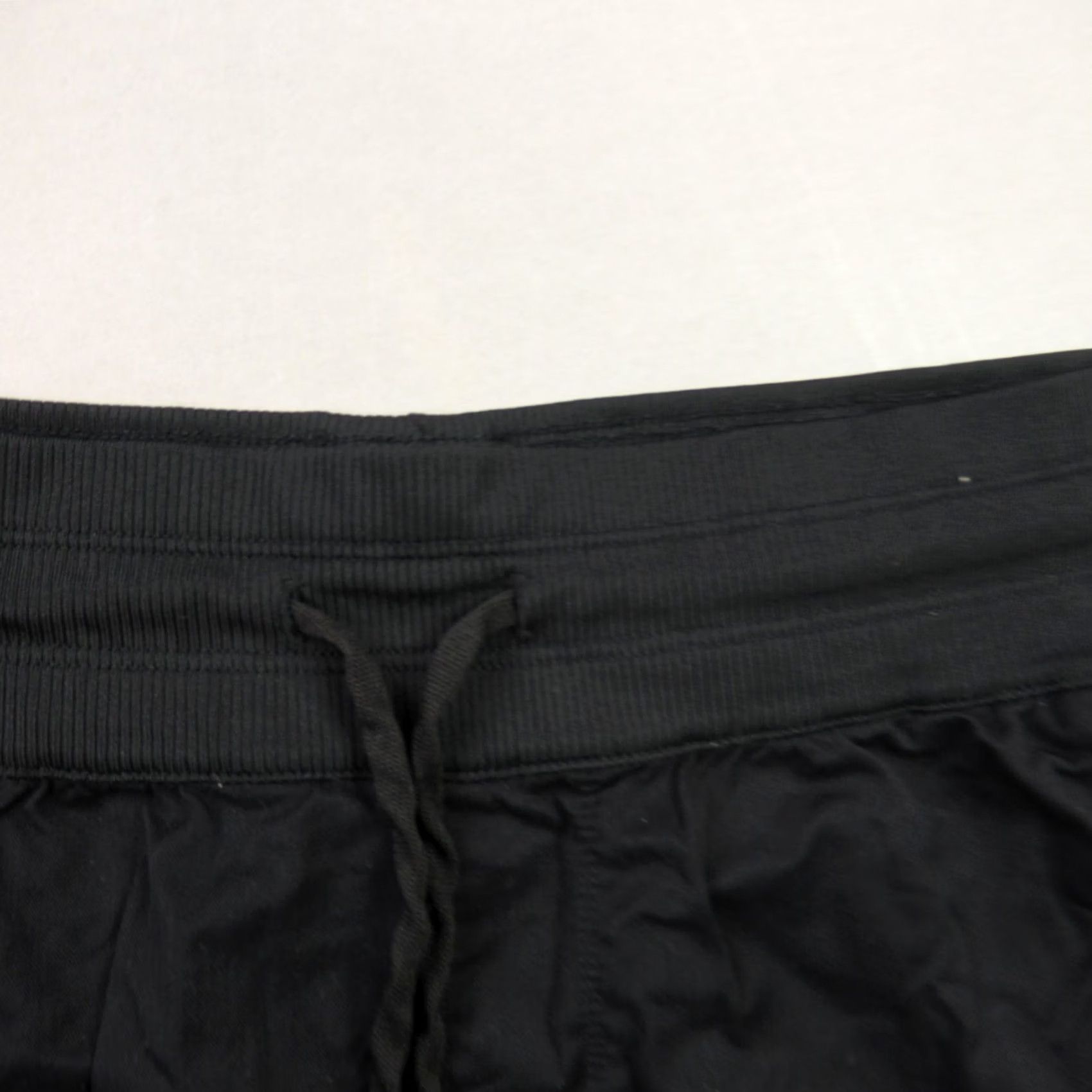 The North Face North Face Shorts Womens Small Black Lightweight Activewear Workout Pockets Size 28" / US 6 / IT 42 - 2 Thumbnail