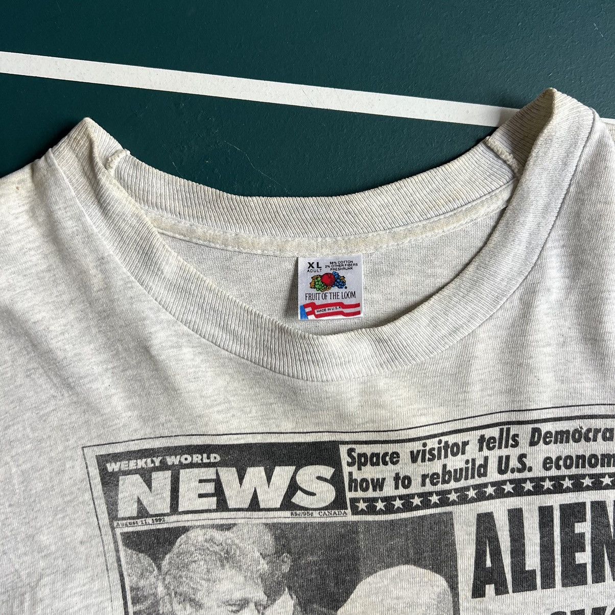 Fruit Of The Loom × Vintage Vintage 90's Alien Backs Clinton Newspaper Single Stitch Size US XL / EU 56 / 4 - 3 Thumbnail