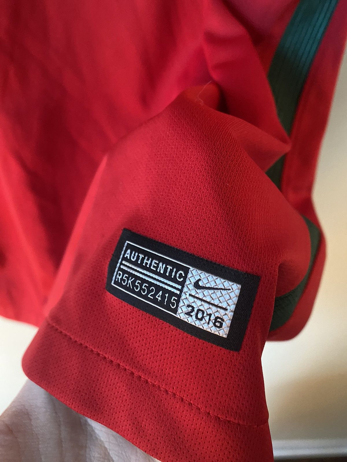 Nike Cristiano Ronaldo 2016 Portugal Jersey Size US M / EU 48-50 / 2 - 4 Thumbnail