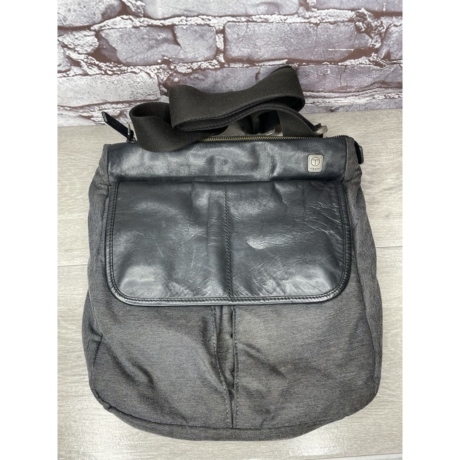 Tumi TUMI T Tech Black Leather Accents Men Messenger Bag Crossbod Size ONE SIZE - 10 Thumbnail