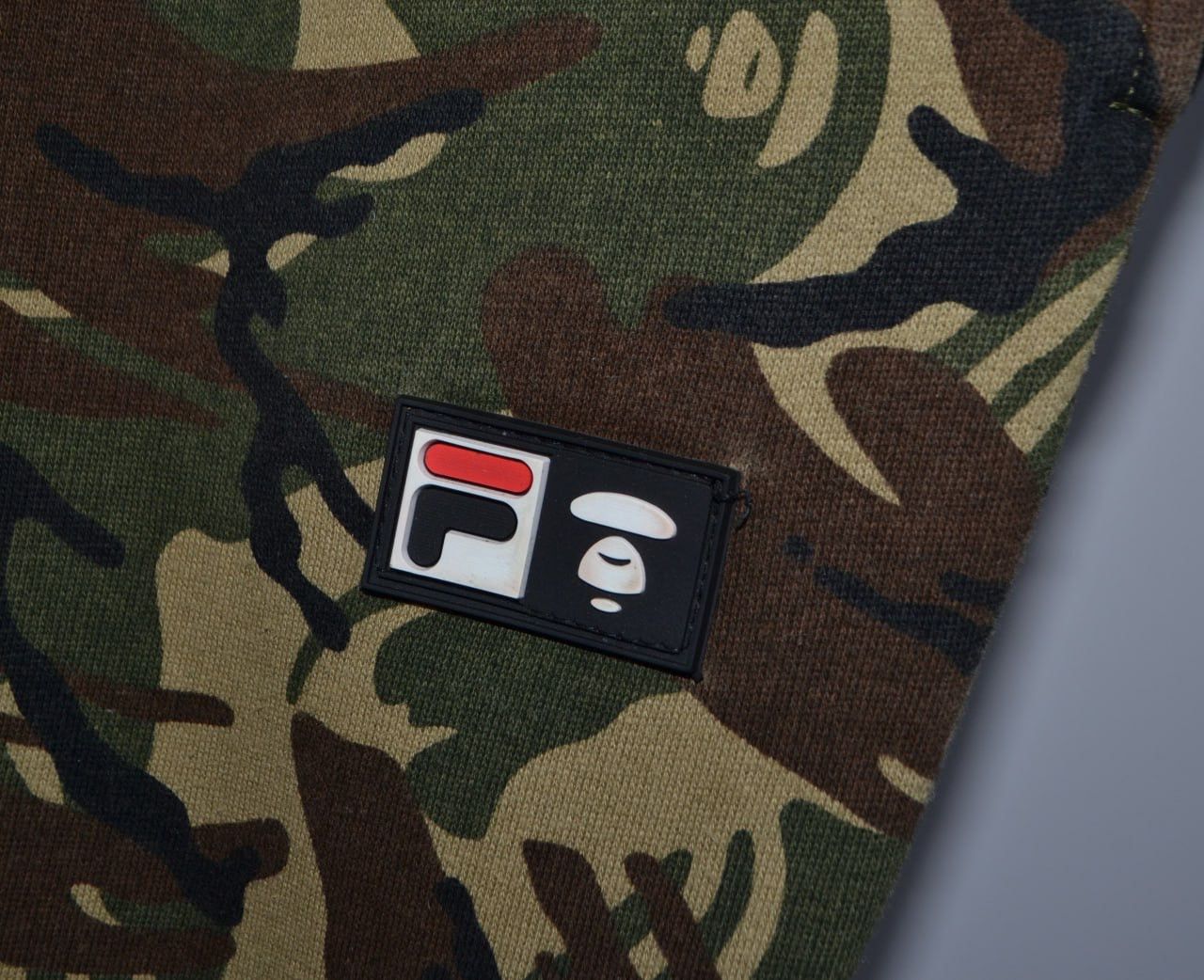 Aape × Fila Rare fila x aape by bathing ape Pants Sweatpants Camo Size US 30 / EU 46 - 4 Thumbnail