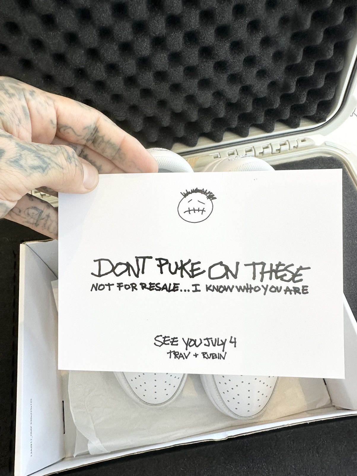 Jordan Brand × Travis Scott Nike TRAVIS SCOTT MICHAEL RUBIN JULY 4 invite & George Condo Size US 8.5 / EU 41-42 - 13 Thumbnail