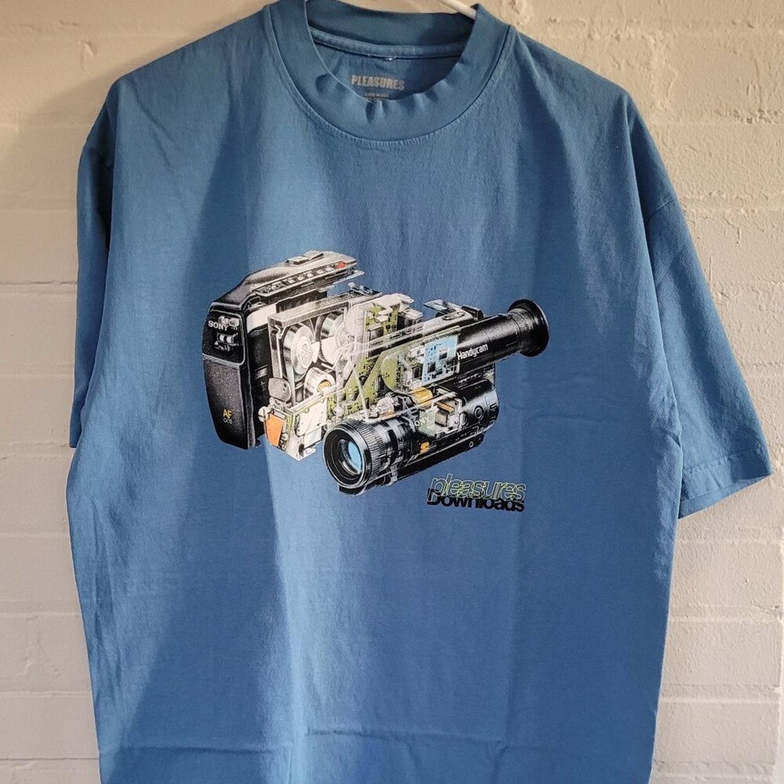 Pleasures PLEASURES x DOWNLOADS Camera T-Shirt Blue Moon Large Tee Size US L / EU 52-54 / 3 - 1 Thumbnail