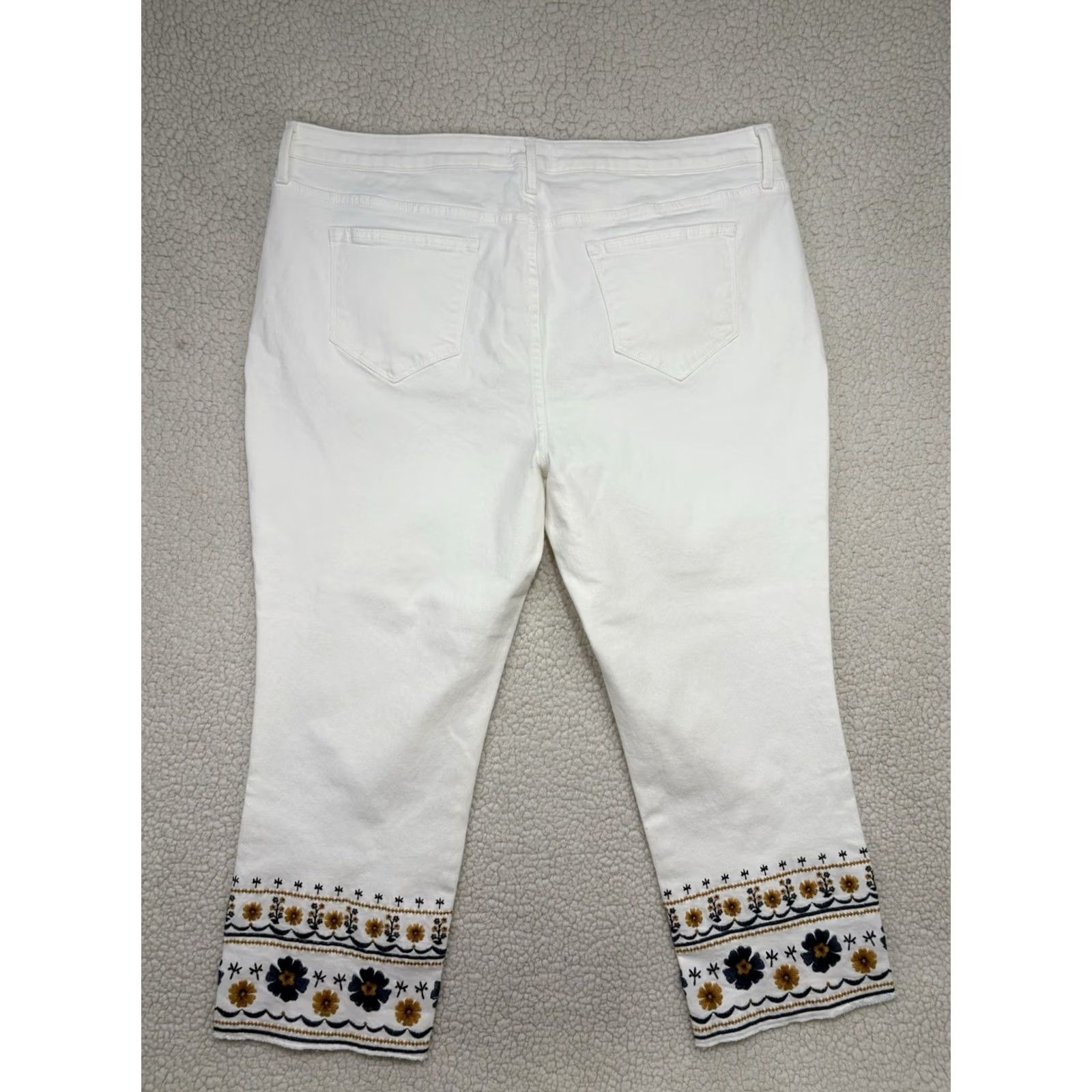 Vintage Driftwood Colette White Floral Embroidered Cropped Straight Jeans Plus Size 22 W Size 40" / US 18 - 6 Thumbnail