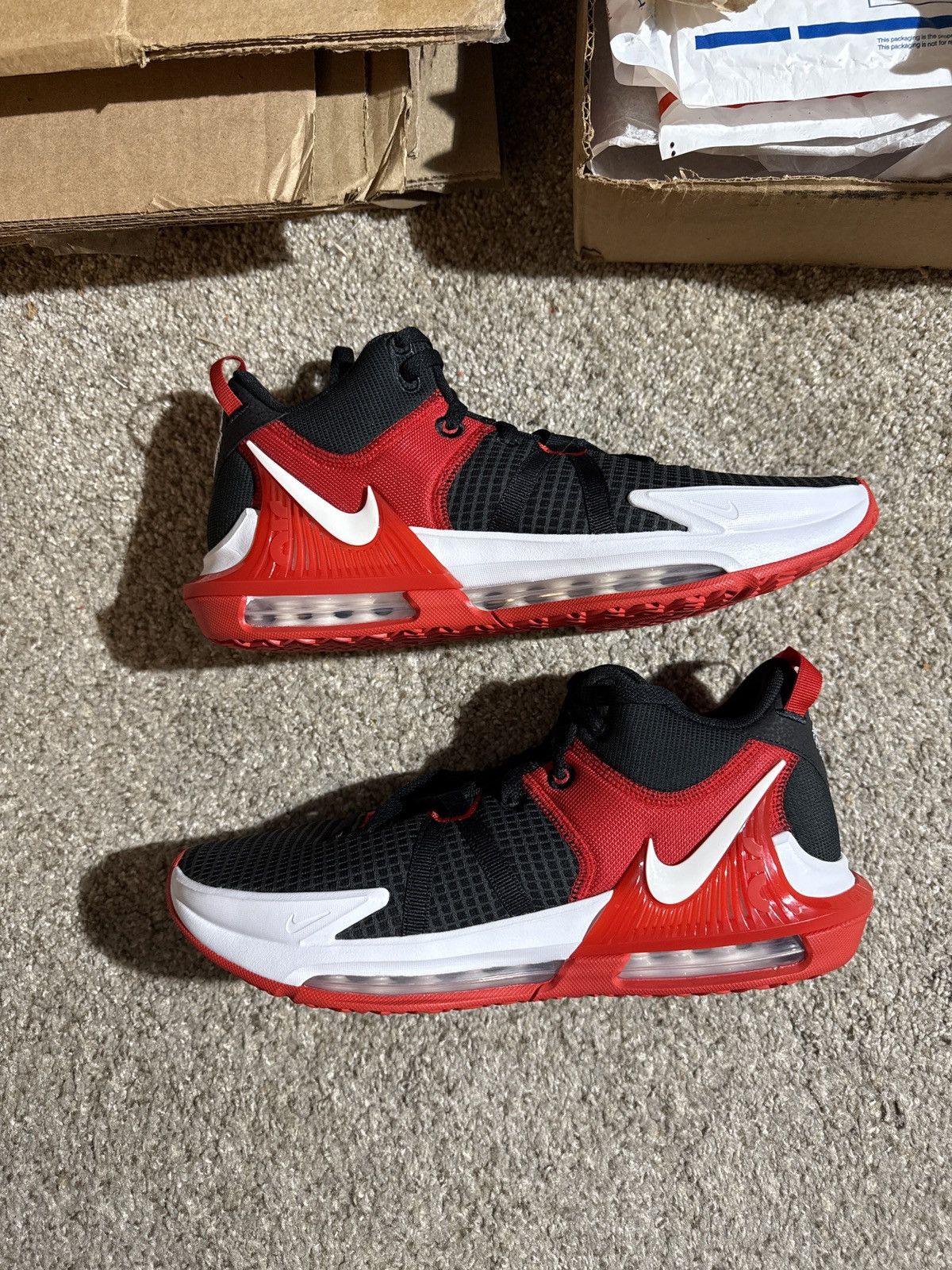 Nike Nike LeBron Witness 7 Bred Size US 11.5 / EU 44-45 - 1 Thumbnail