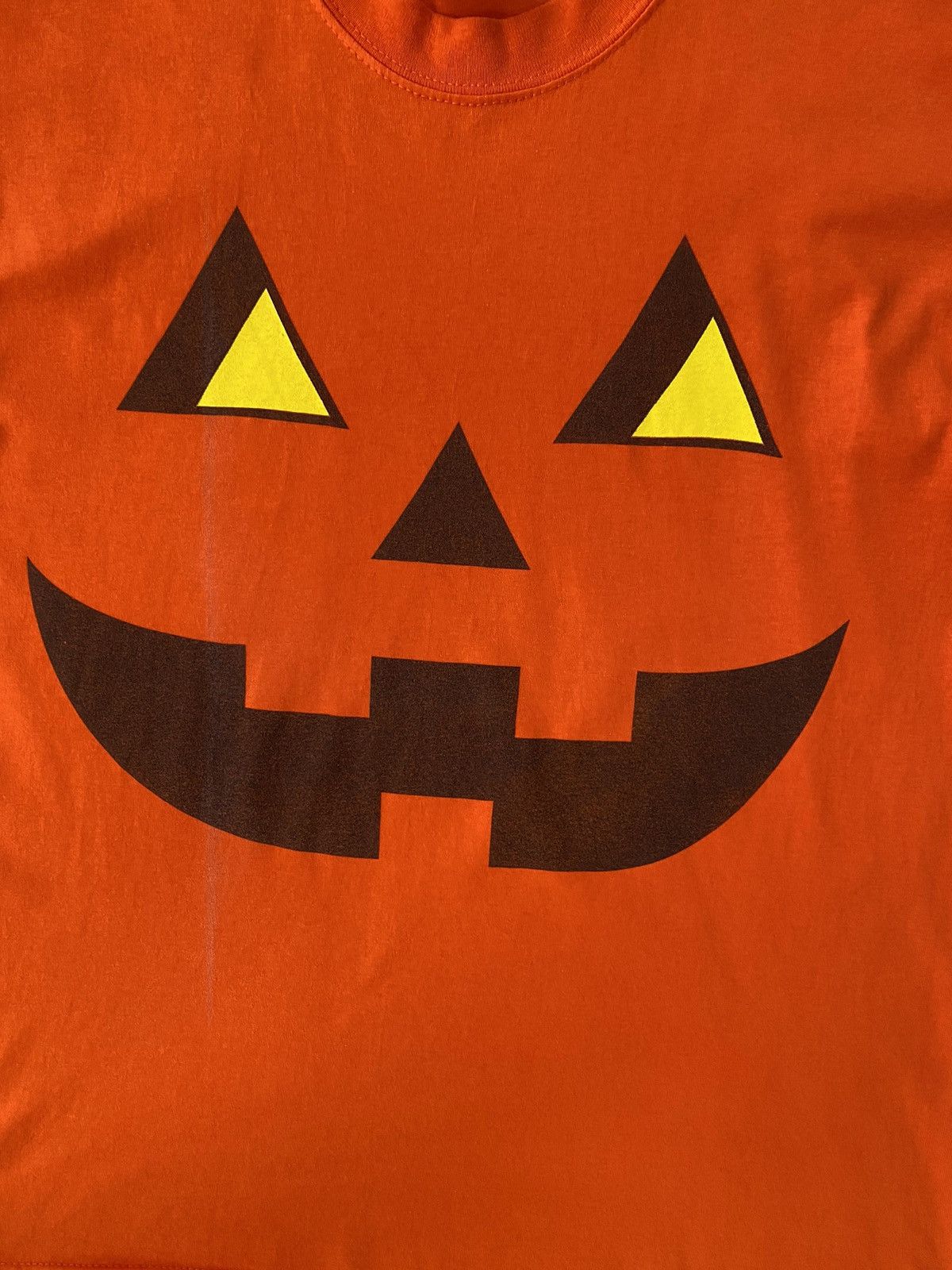 Vintage Rare🔥Vintage 90s Halloween Big Logo Tees Size US L / EU 52-54 / 3 - 3 Thumbnail