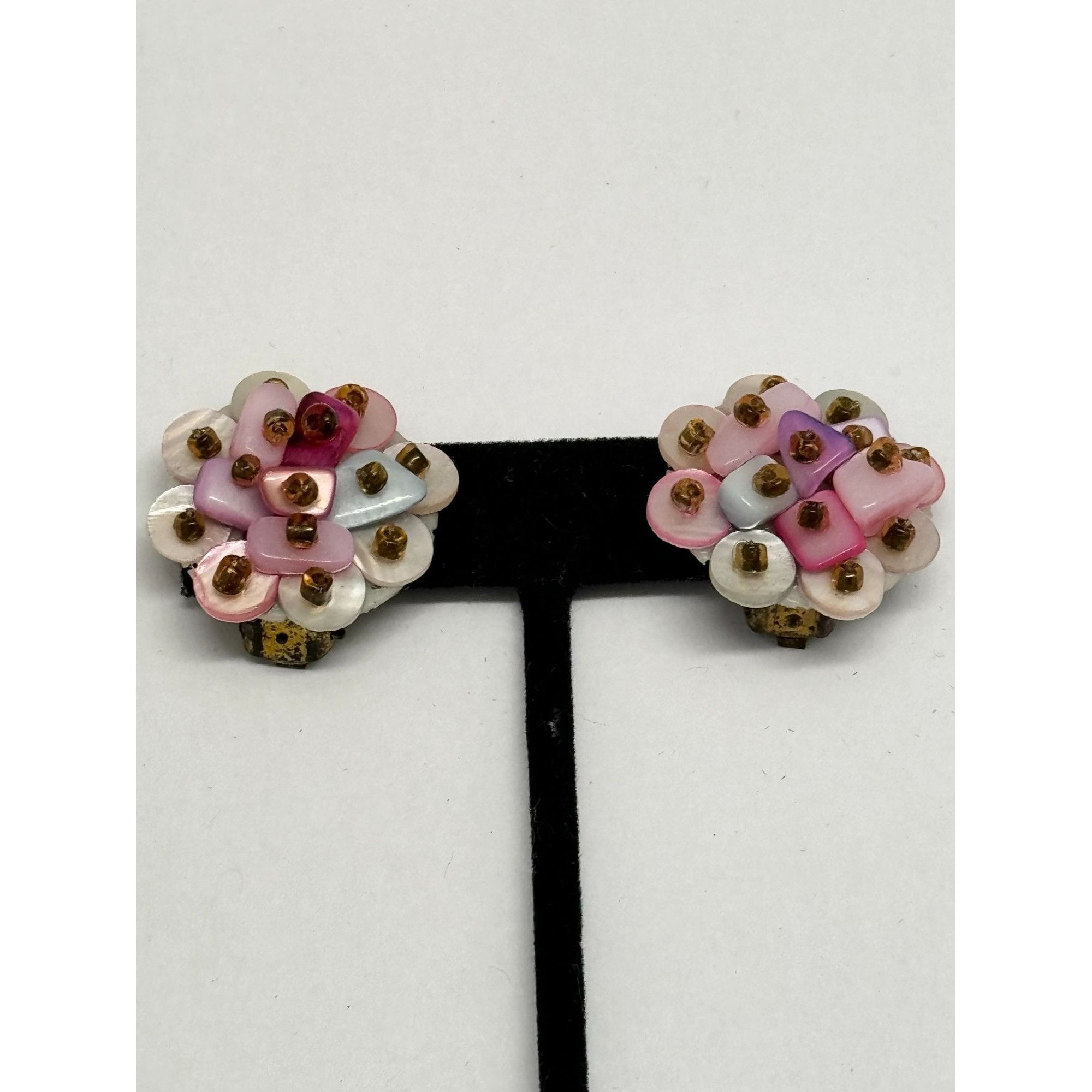 Vintage Vintage pink beaded shell earrings Size ONE SIZE - 3 Thumbnail