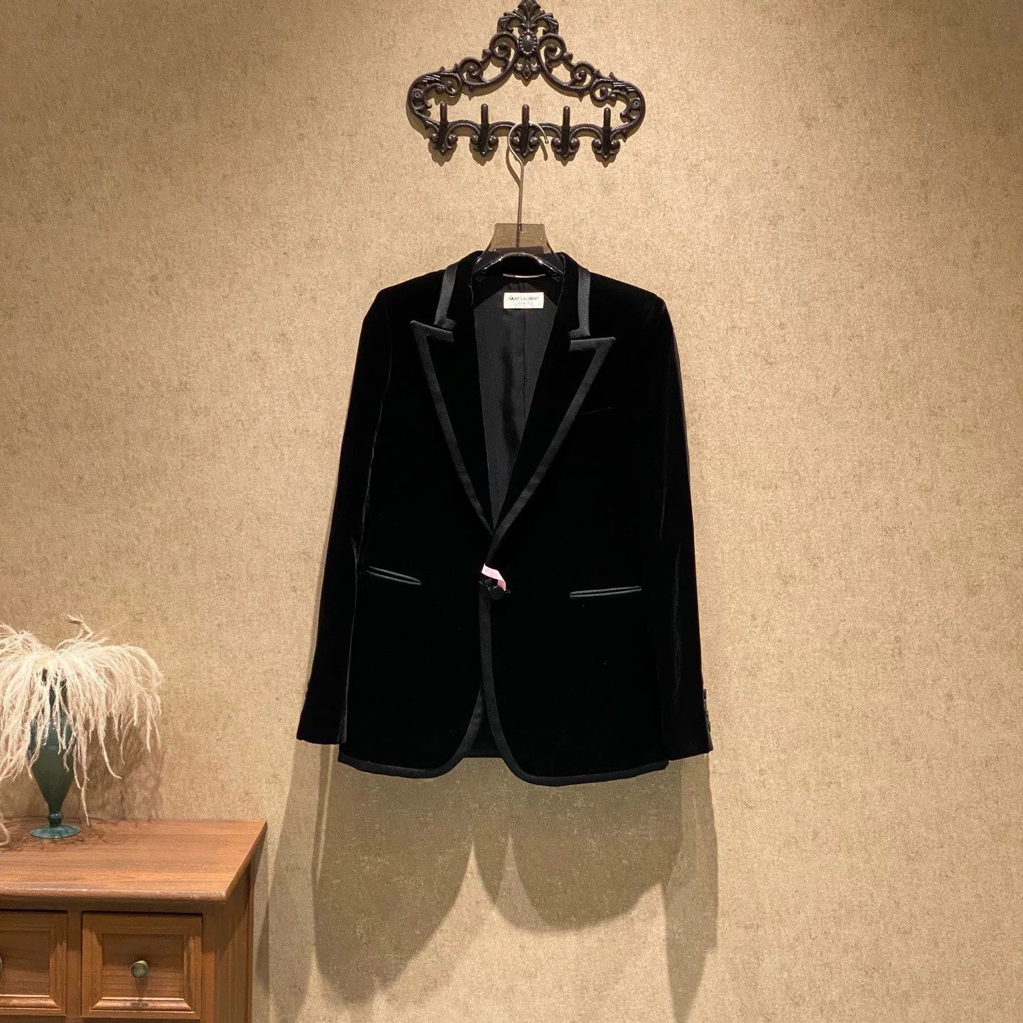 Saint Laurent Paris Saint Laurent Black Velvet Blazer Size XS / US 0-2 / IT 36-38 - 1 Thumbnail