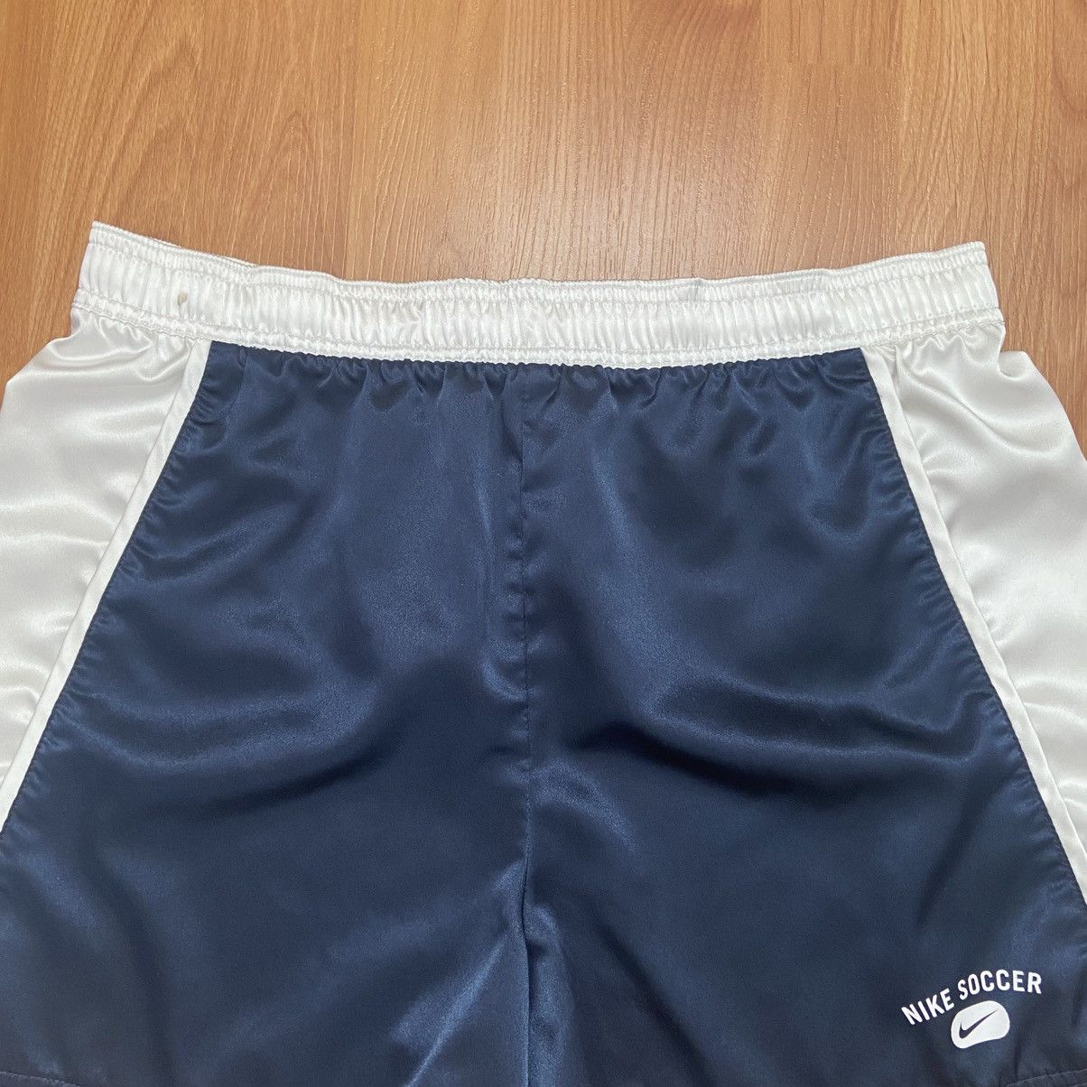 Nike Vintage Nike Soccer Logo Satin Shorts Size Men’s Small Size US 30 / EU 46 - 6 Thumbnail