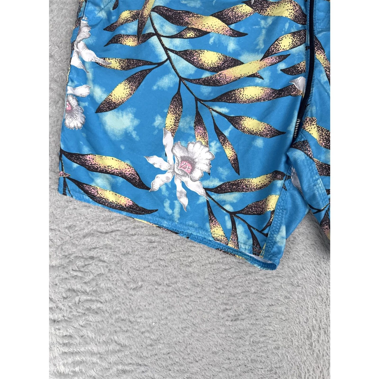 Volcom Volcom Shorts Mens S Blue Floral 6 Inseam Quick Dry Beach Swim Gym Elastic Drawstring Pockets Tropical 90s? Size US 29 - 3 Thumbnail