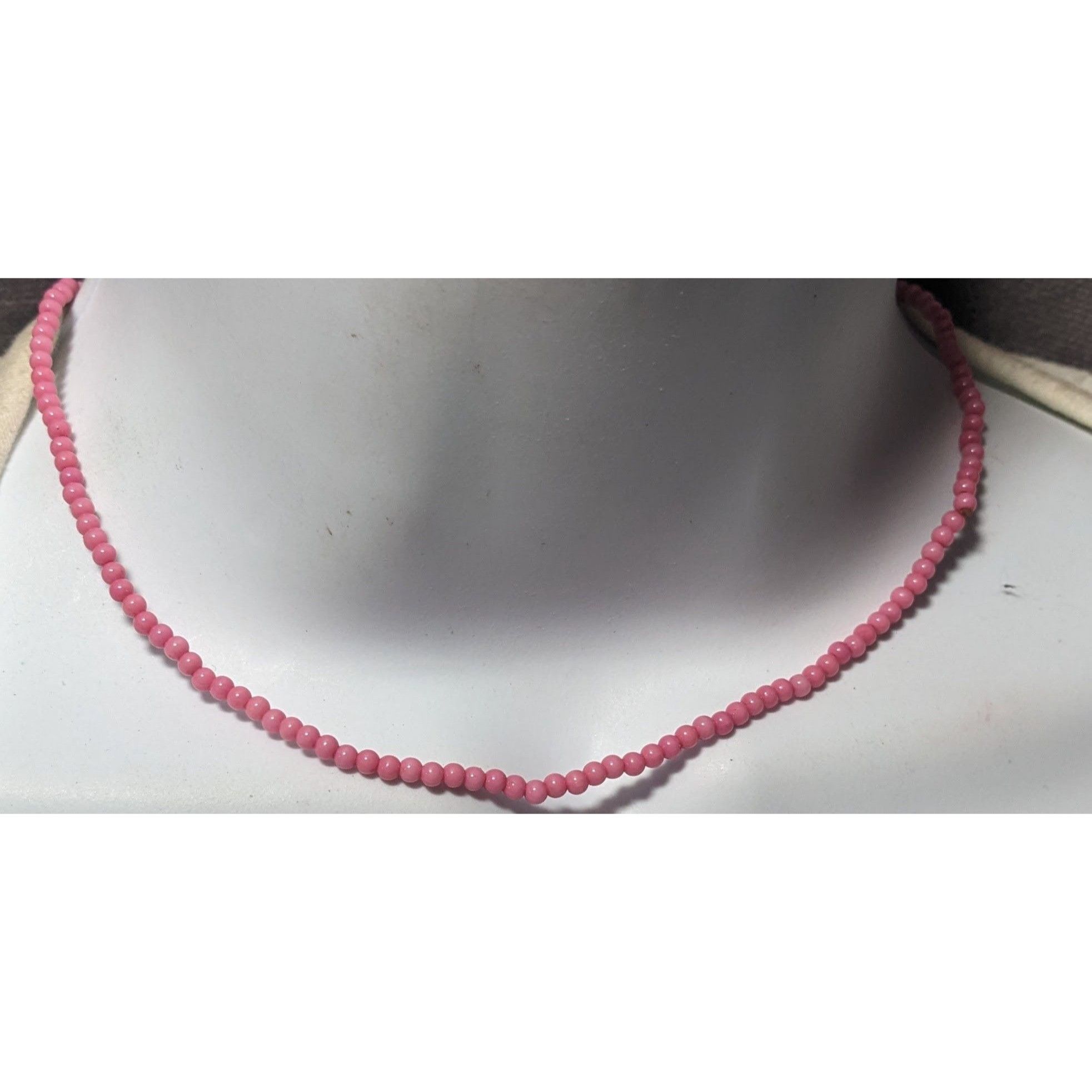 Other Simple Pink Seed Bead Casual Stretchy Necklace Size ONE SIZE - 1 Thumbnail
