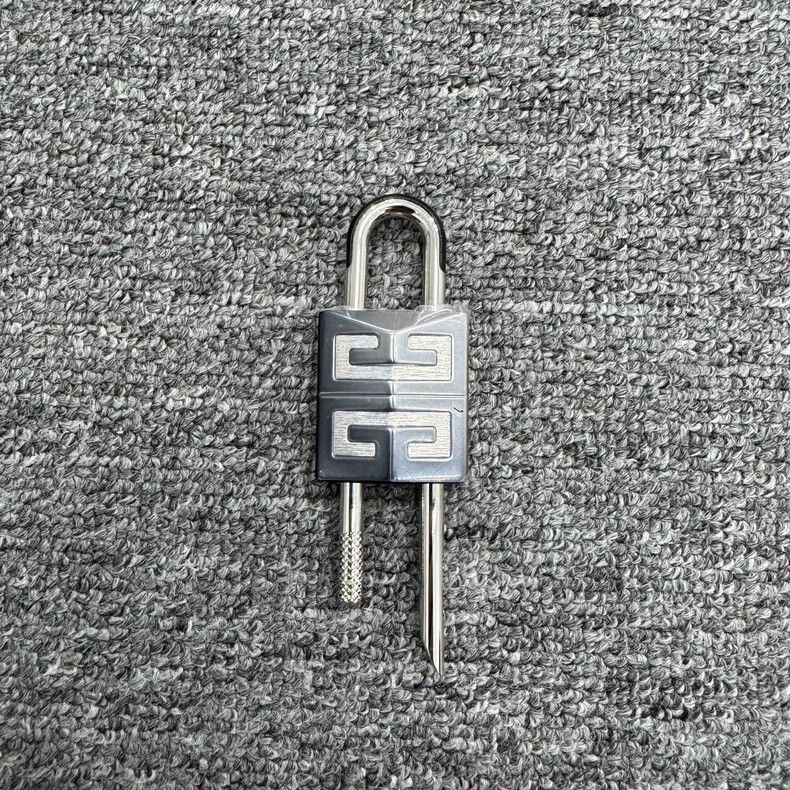 Givenchy Givenchy Silver Lock Buckle Accessory-yf Size ONE SIZE - 1 Thumbnail