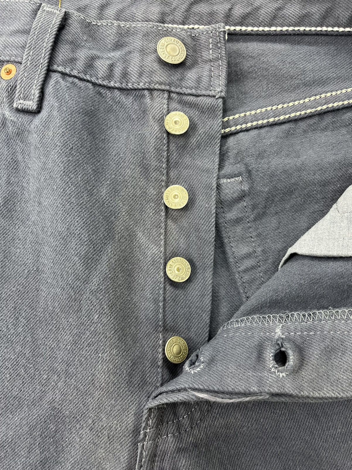 Levi's Vintage Clothing 🇺🇸1990s Vintage Levis 501 30x34 Straight Fit Grey Jeans Size US 30 / EU 46 - 9 Thumbnail